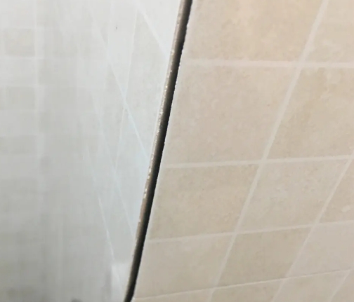 泽州瓷砖空鼓维修公司分享阳台瓷砖脱落的修复过程可以分为以下几个步骤